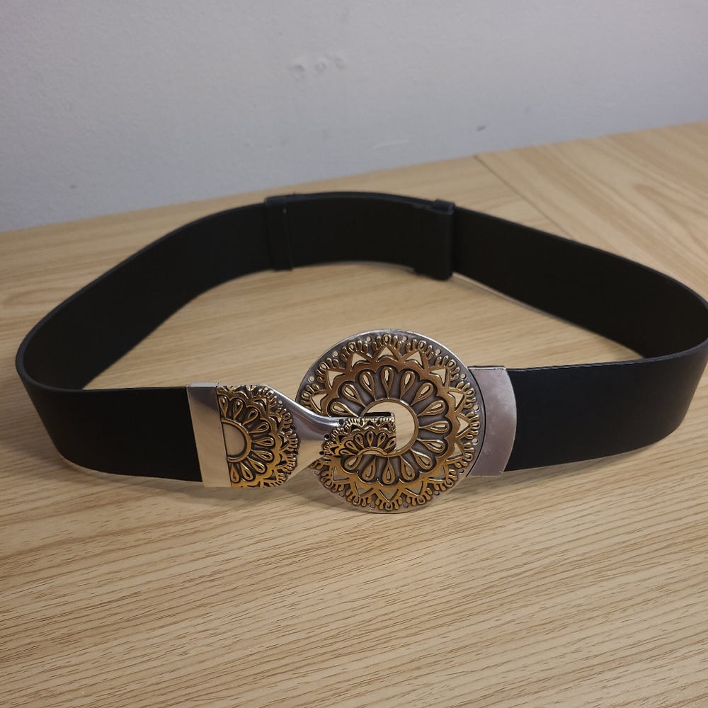 Chico's Black and Gold Belt